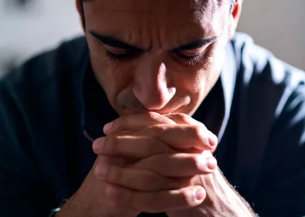 Медицинская консультация врача с пациентом в офисе